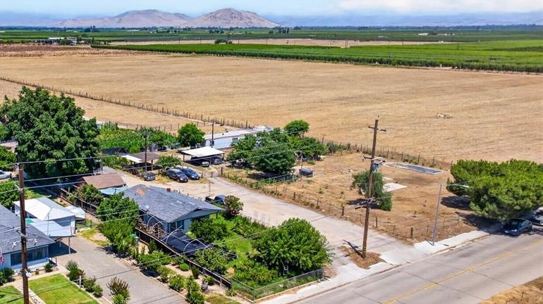 15204 E Parlier Ave, Parlier, CA 93648