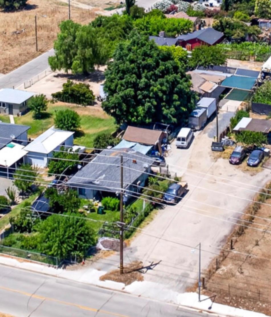 15204 E Parlier Ave, Parlier, CA 93648