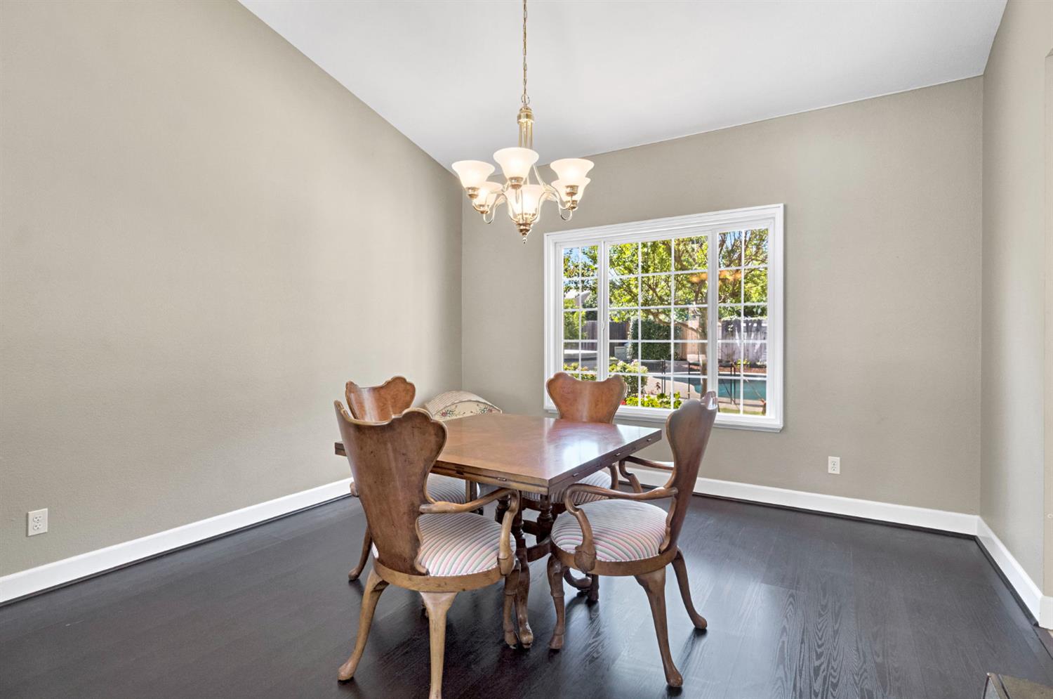 1742 Cromwell Ave, Clovis, CA 93611