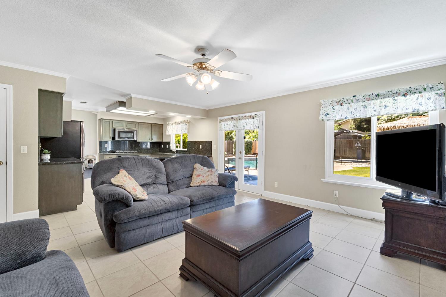 1742 Cromwell Ave, Clovis, CA 93611