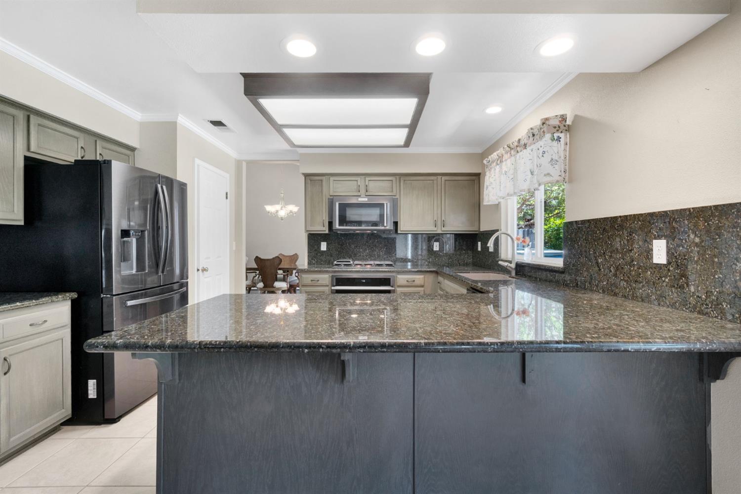 1742 Cromwell Ave, Clovis, CA 93611