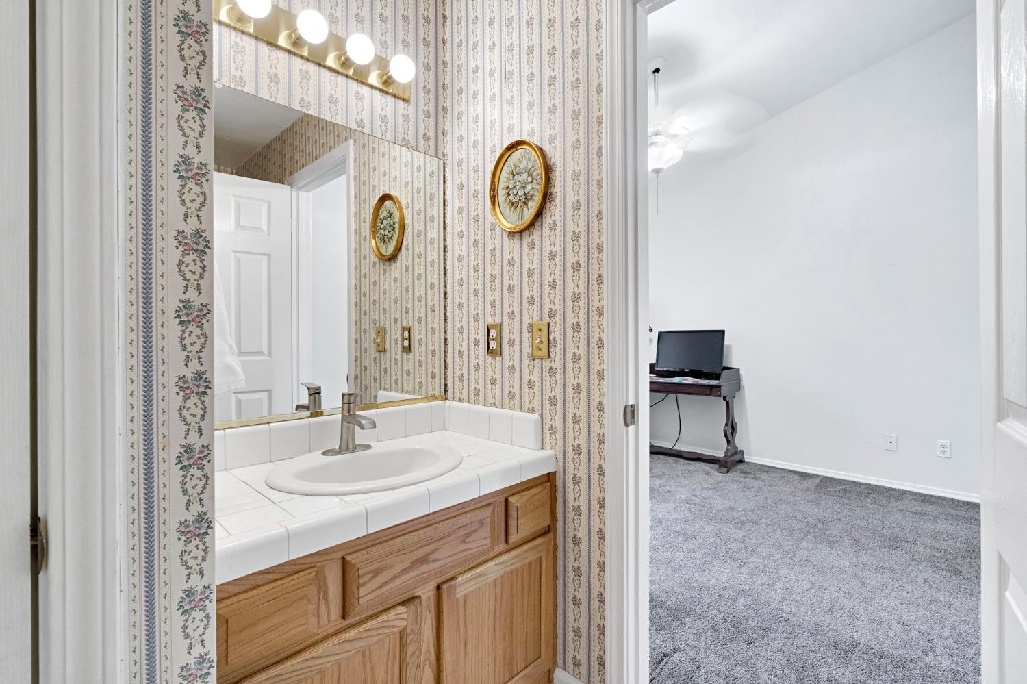 1742 Cromwell Ave, Clovis, CA 93611