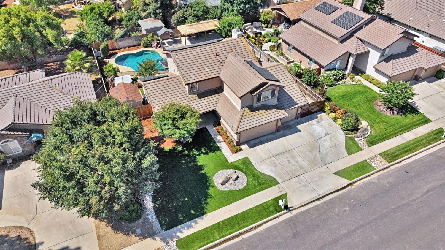 1742 Cromwell Ave, Clovis, CA 93611