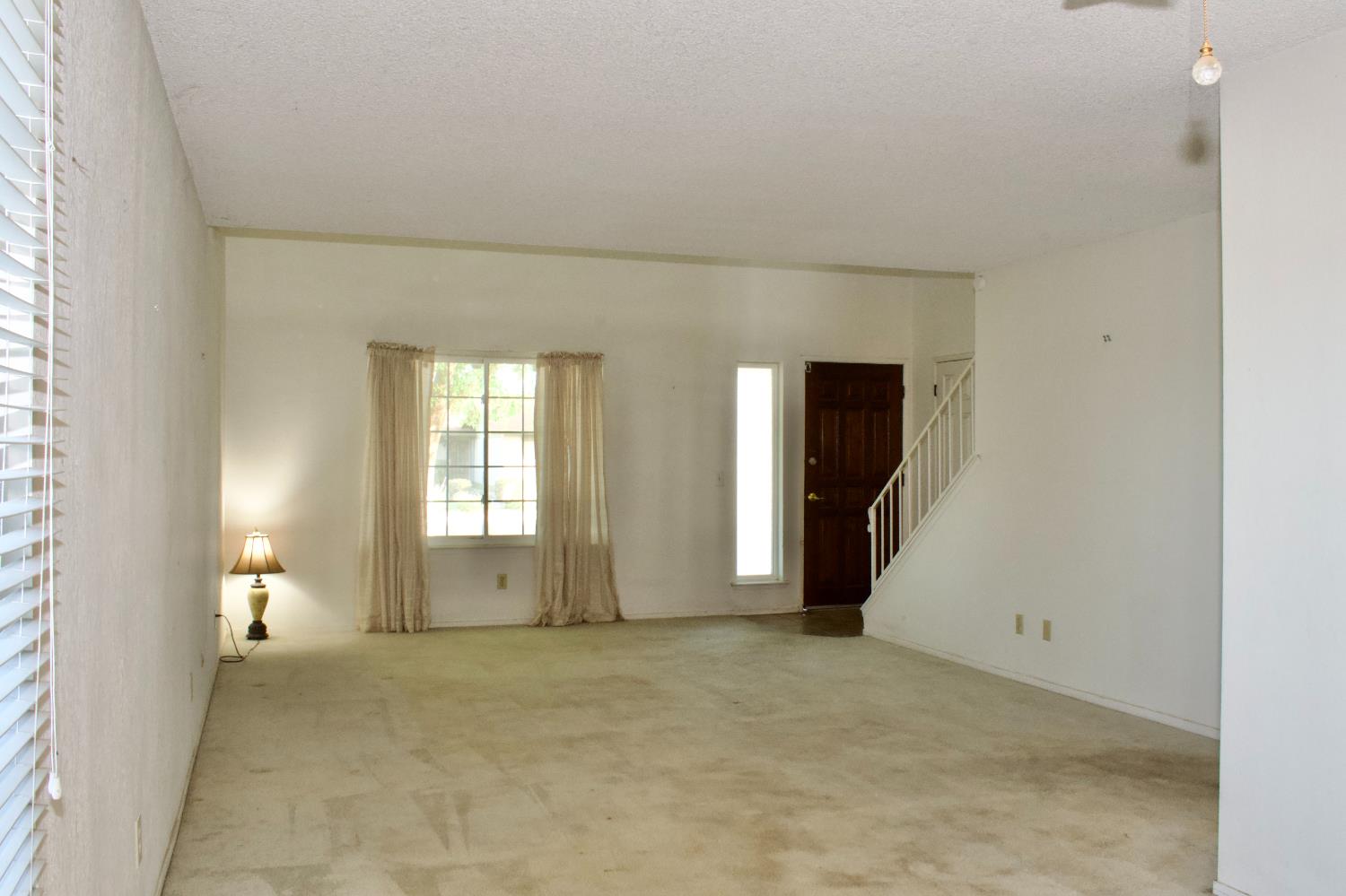 1583 Celeste Ave, Clovis, CA 93611
