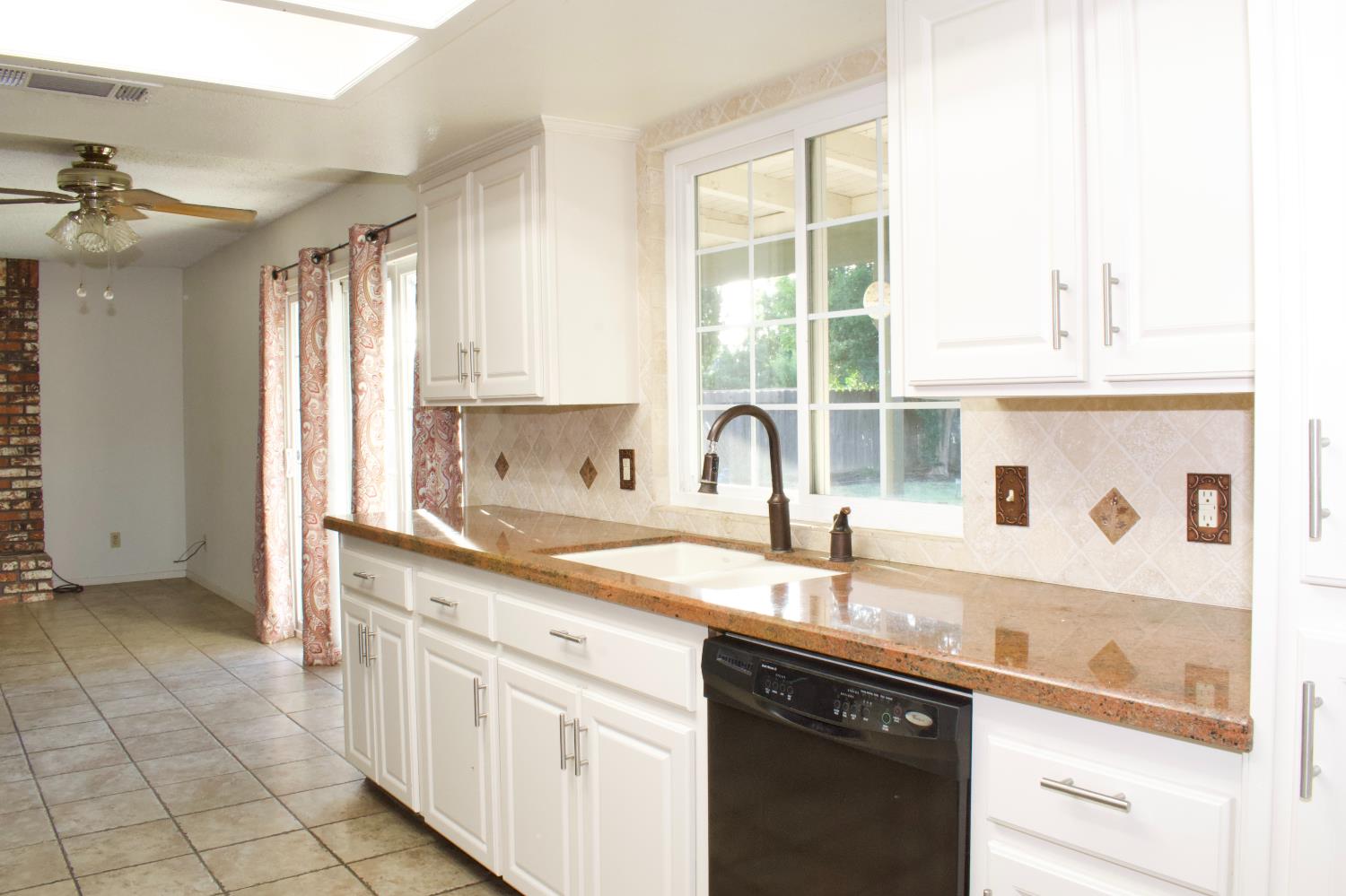1583 Celeste Ave, Clovis, CA 93611