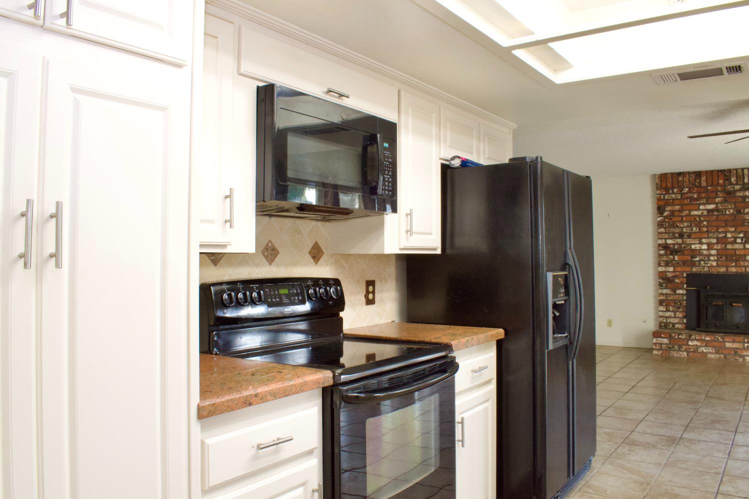 1583 Celeste Ave, Clovis, CA 93611
