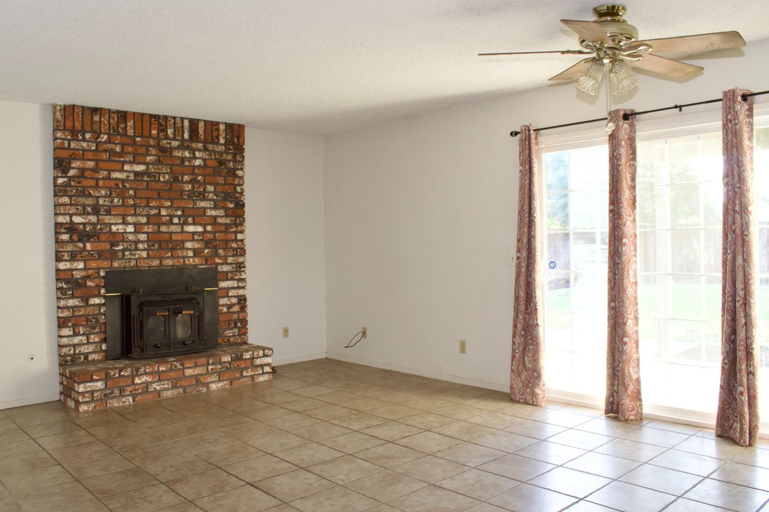 1583 Celeste Ave, Clovis, CA 93611
