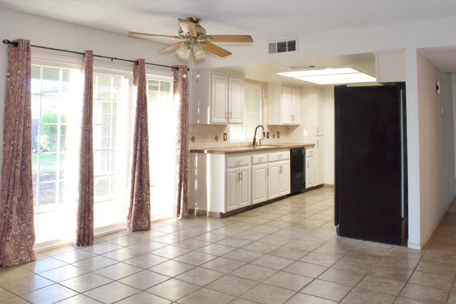 1583 Celeste Ave, Clovis, CA 93611