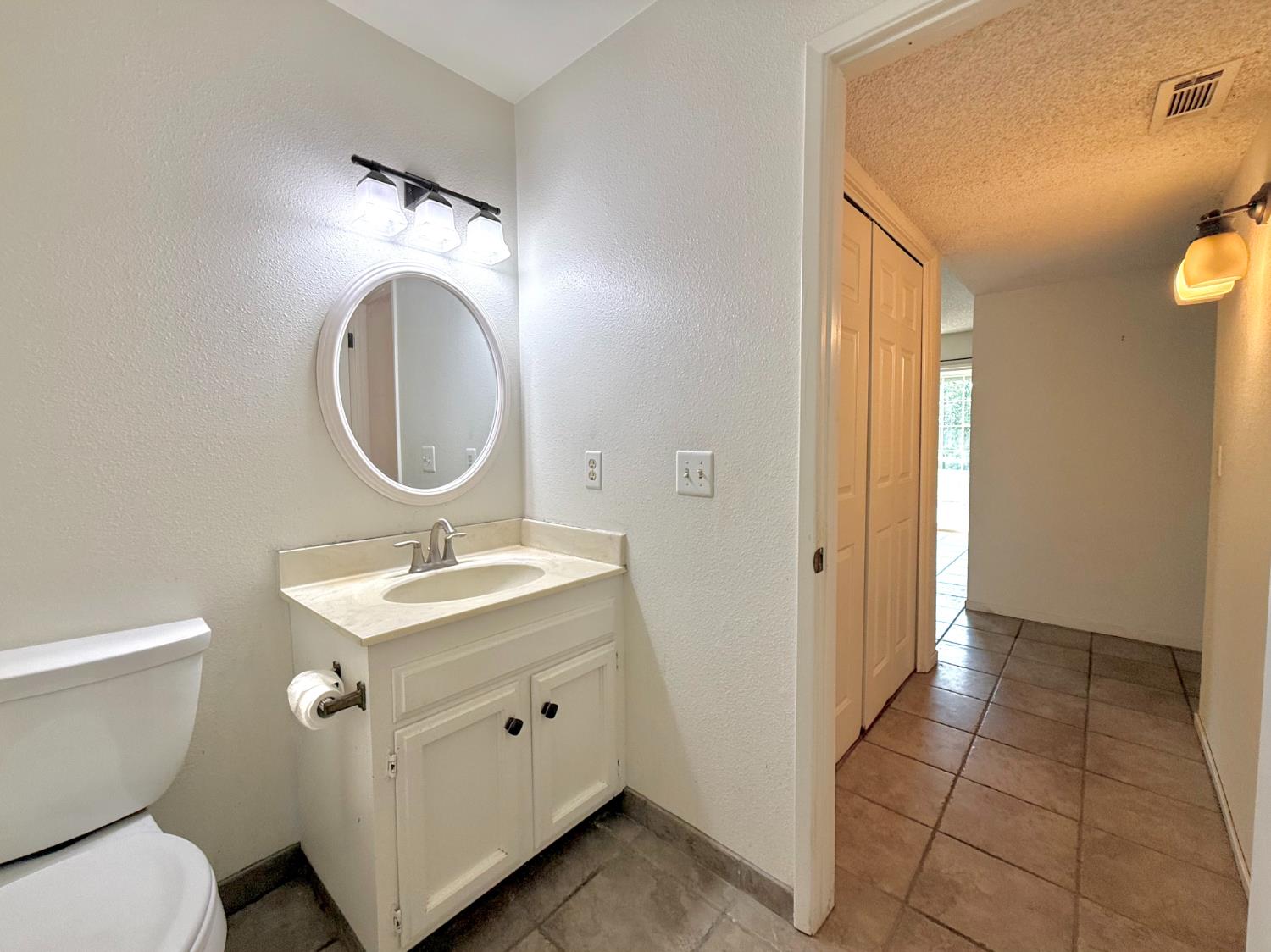 1583 Celeste Ave, Clovis, CA 93611