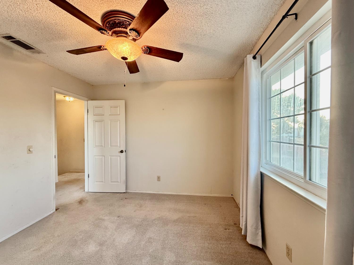 1583 Celeste Ave, Clovis, CA 93611