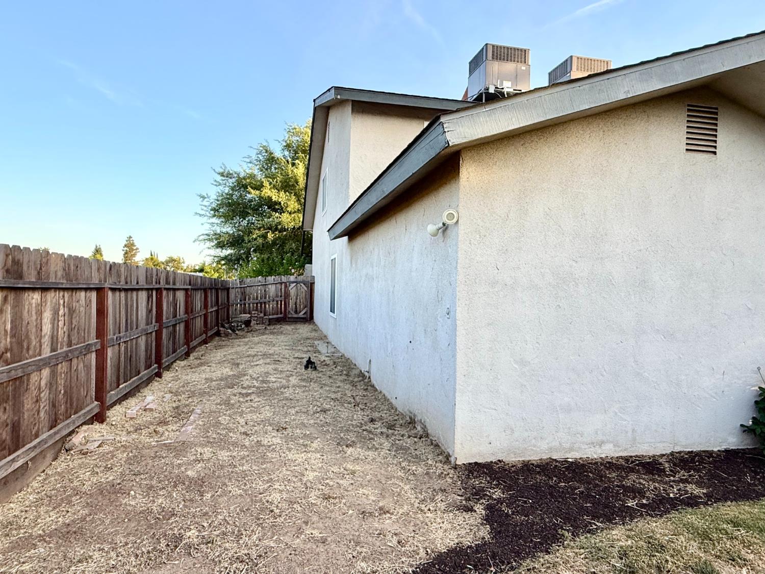1583 Celeste Ave, Clovis, CA 93611
