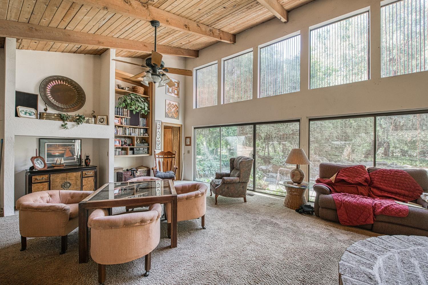 45 Wilderness Dr, Sanger, CA 93657