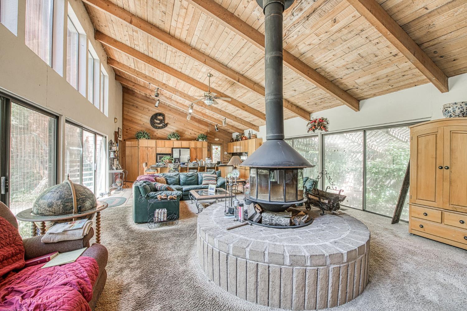 45 Wilderness Dr, Sanger, CA 93657