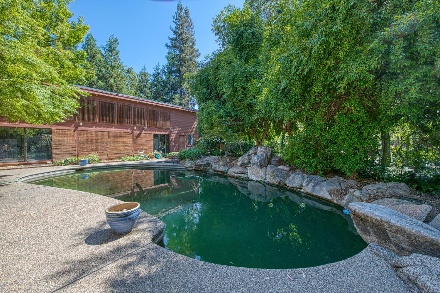 45 Wilderness Dr, Sanger, CA 93657