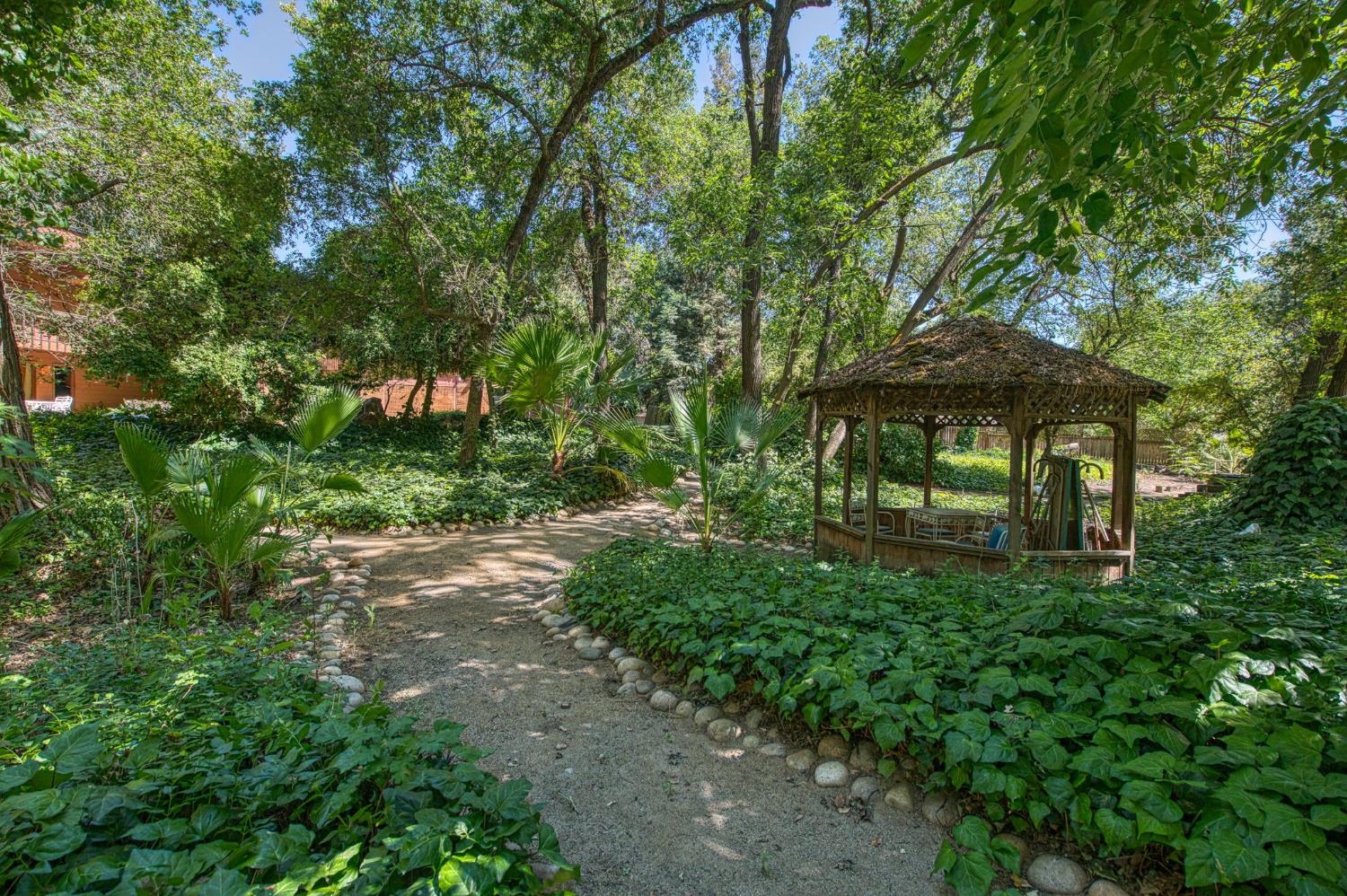 45 Wilderness Dr, Sanger, CA 93657