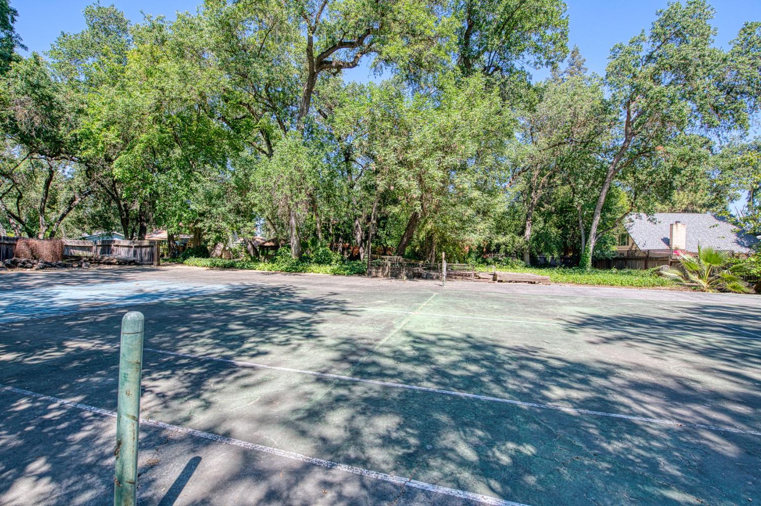 45 Wilderness Dr, Sanger, CA 93657