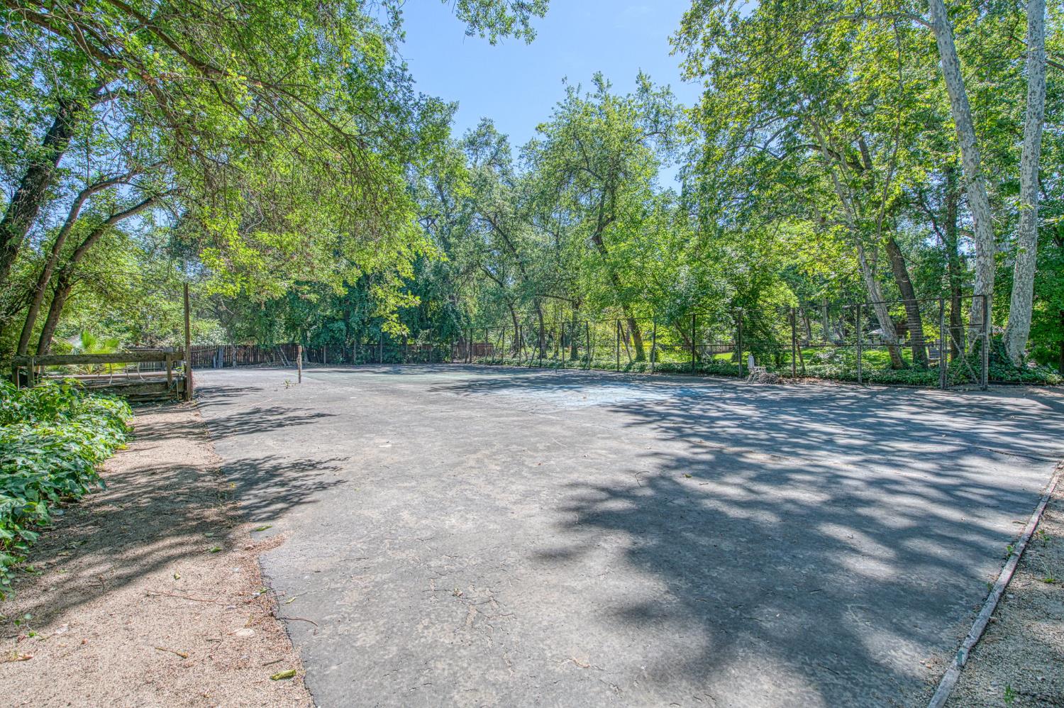 45 Wilderness Dr, Sanger, CA 93657