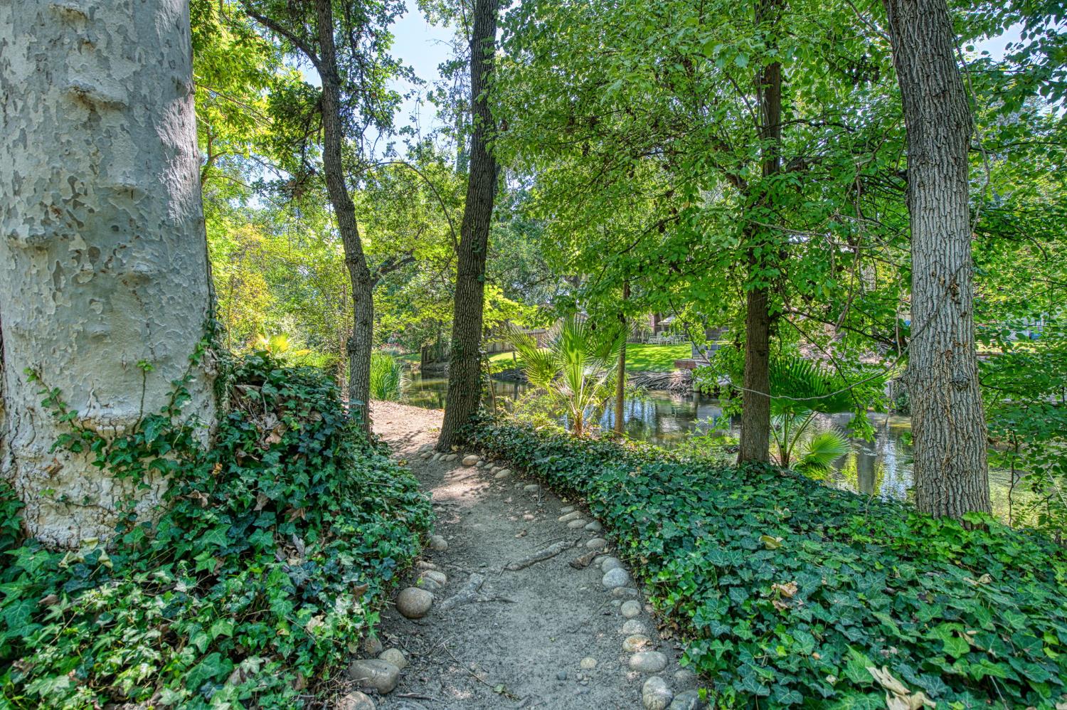 45 Wilderness Dr, Sanger, CA 93657