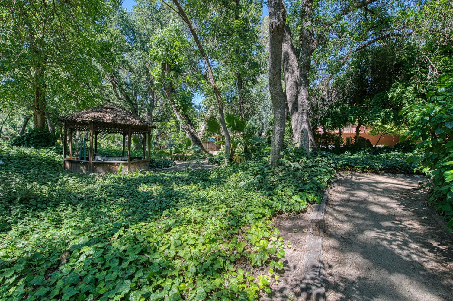 45 Wilderness Dr, Sanger, CA 93657