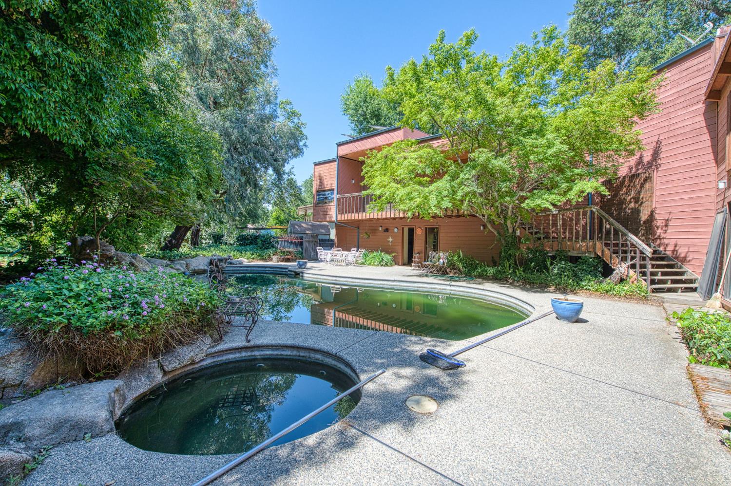 45 Wilderness Dr, Sanger, CA 93657