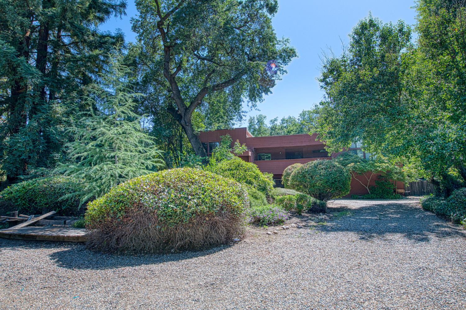 45 Wilderness Dr, Sanger, CA 93657