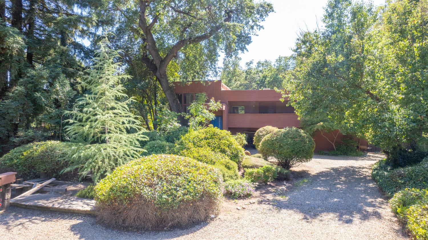 45 Wilderness Dr, Sanger, CA 93657