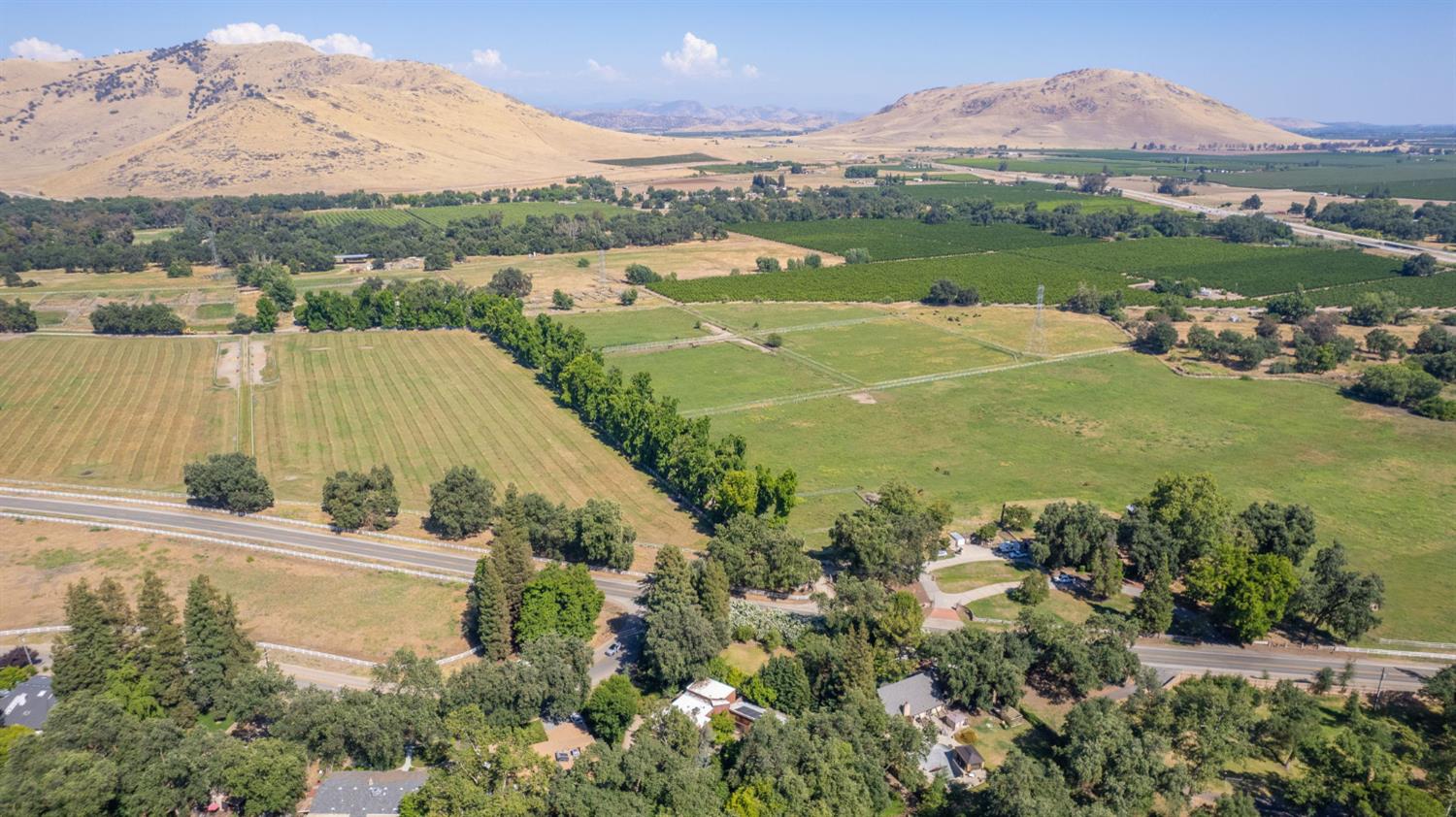 45 Wilderness Dr, Sanger, CA 93657