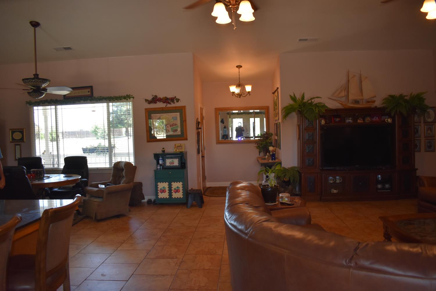 16398 Anaconda Rd, Madera, CA 93636
