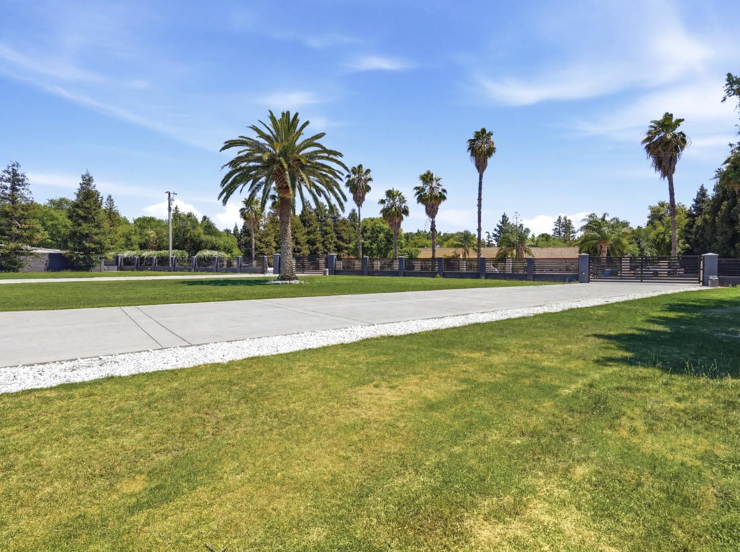 7280 W Menlo Ave, Fresno, CA 93723