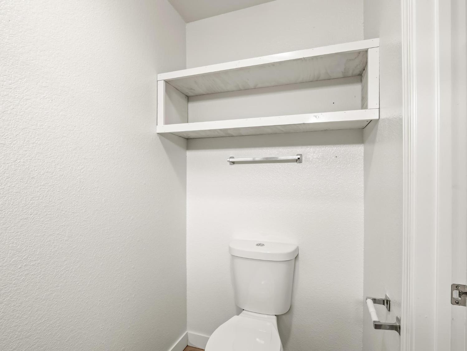 8552 Cairo Ave, Laton, CA 93242