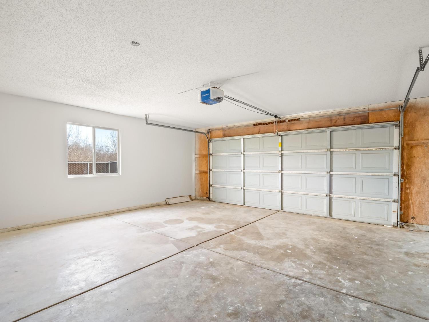 8552 Cairo Ave, Laton, CA 93242