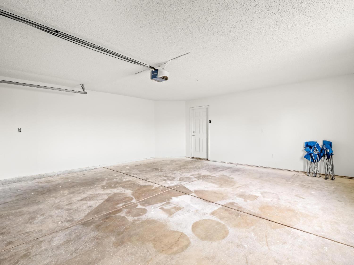 8552 Cairo Ave, Laton, CA 93242