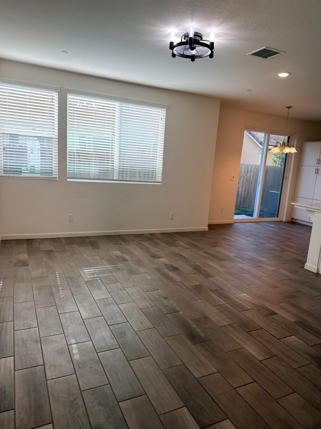 2008 N Walling Ln, Clovis, CA 93619