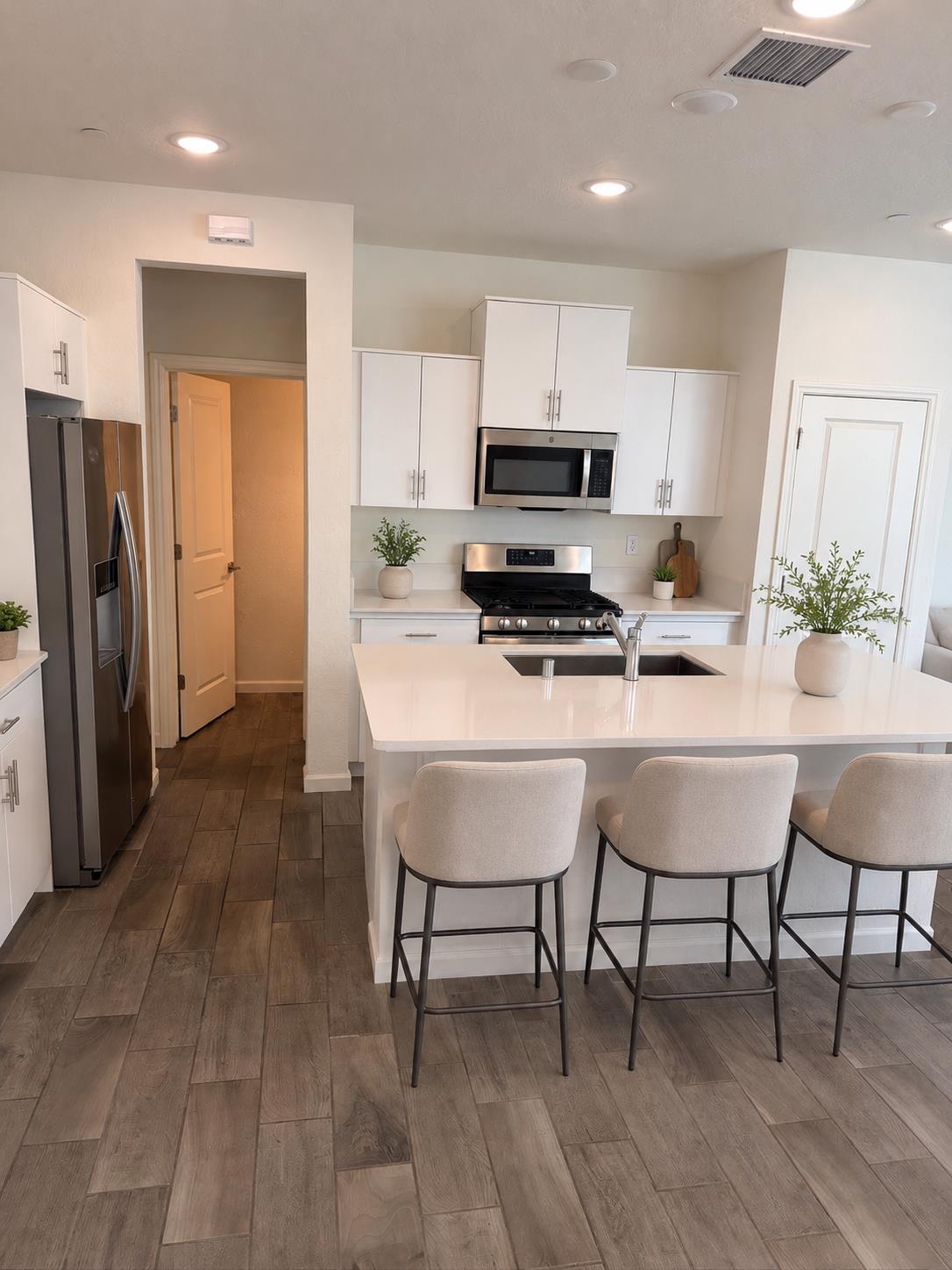 2008 N Walling Ln, Clovis, CA 93619