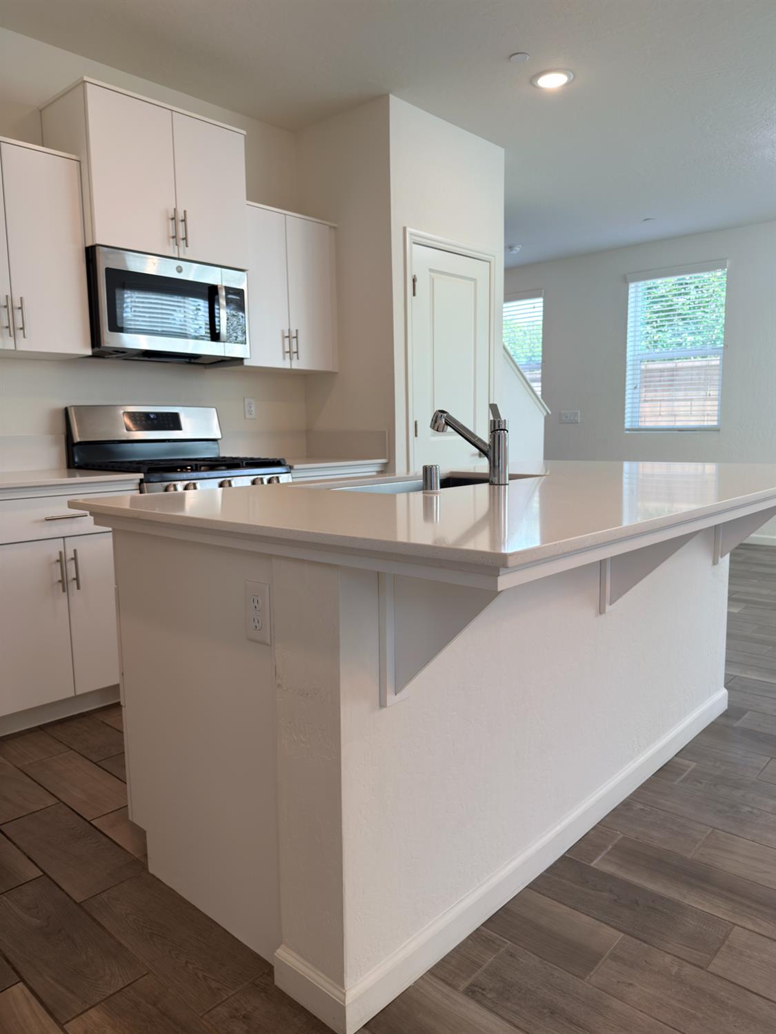 2008 N Walling Ln, Clovis, CA 93619
