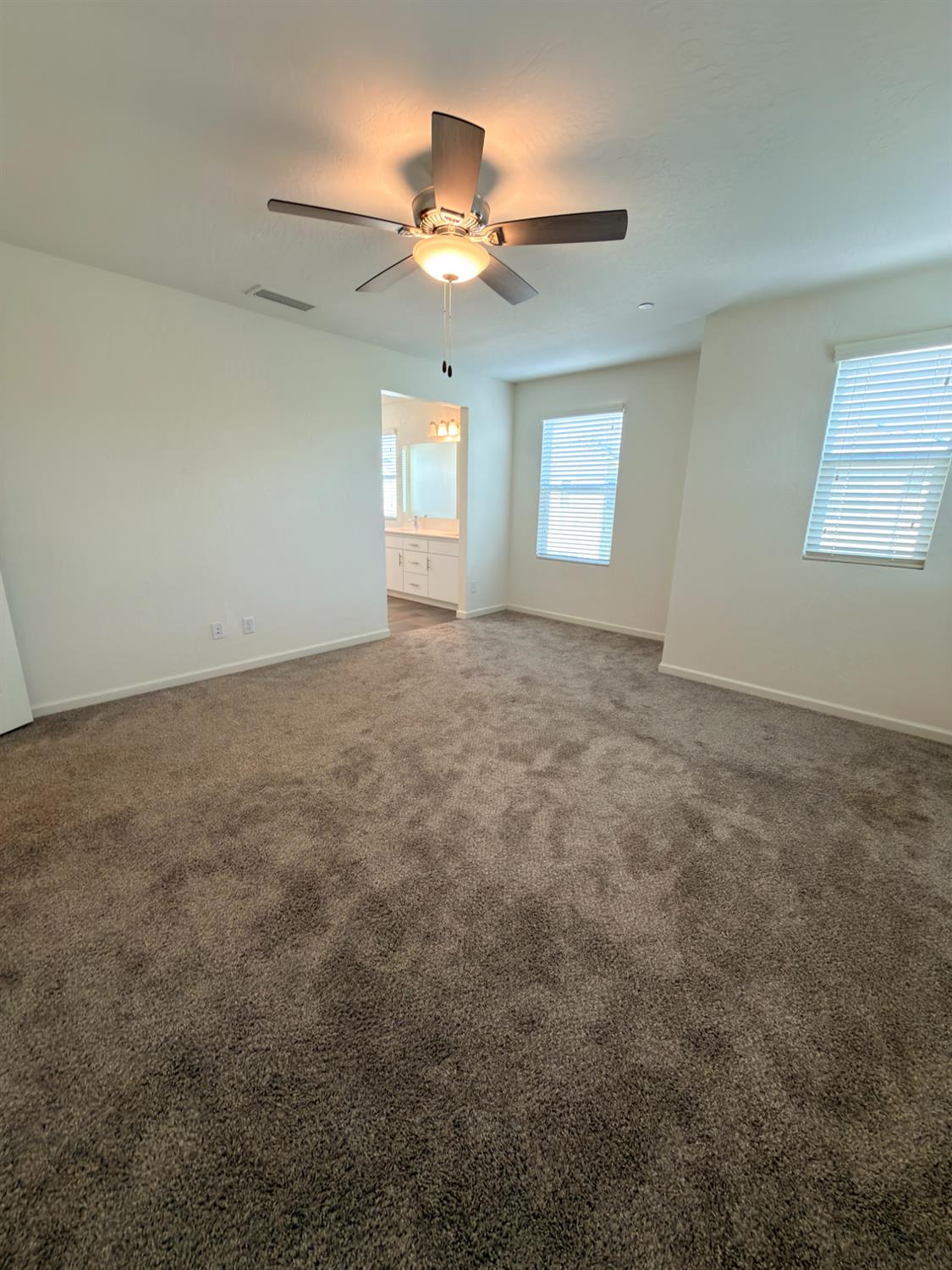 2008 N Walling Ln, Clovis, CA 93619