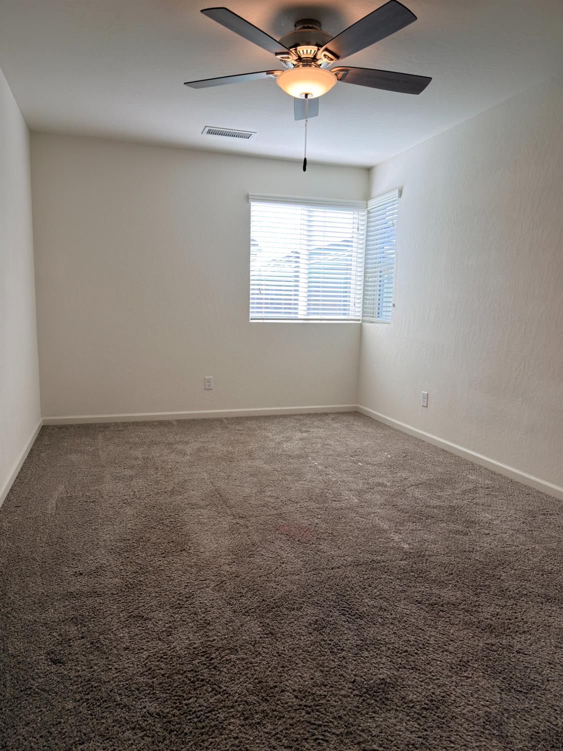 2008 N Walling Ln, Clovis, CA 93619
