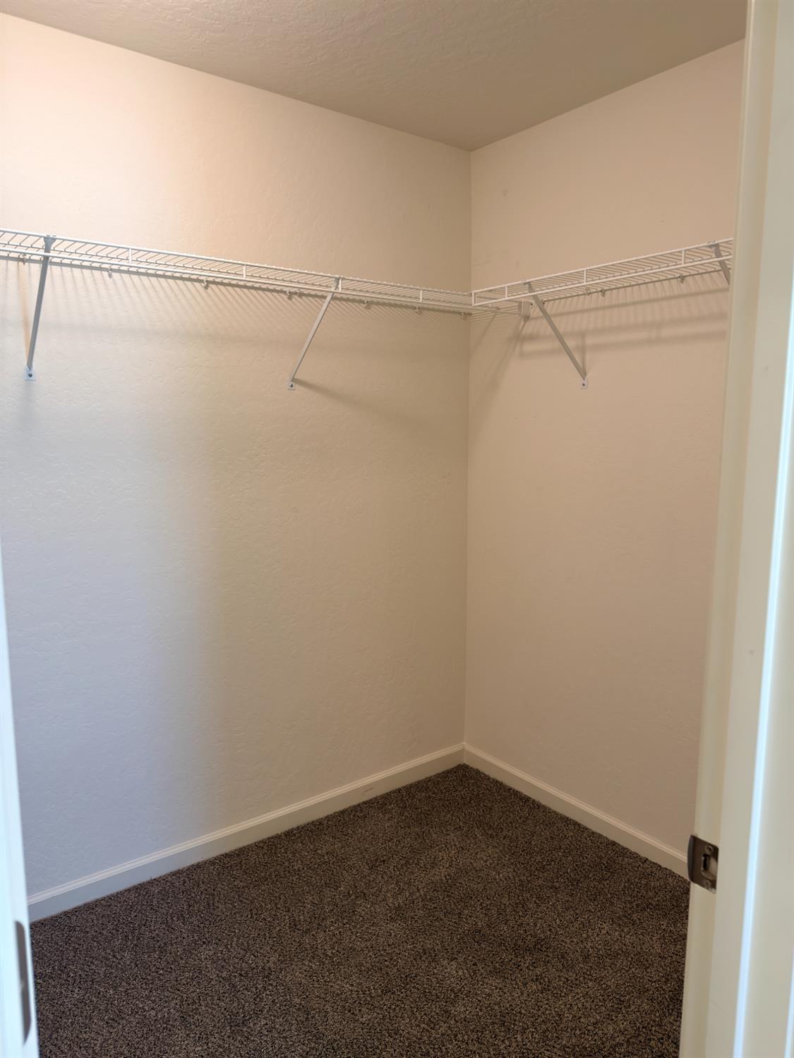 2008 N Walling Ln, Clovis, CA 93619