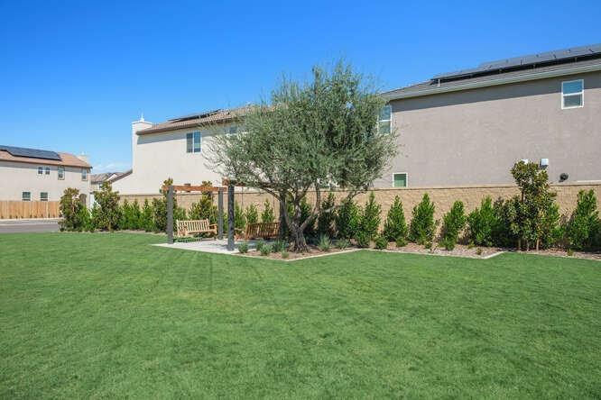 2008 N Walling Ln, Clovis, CA 93619