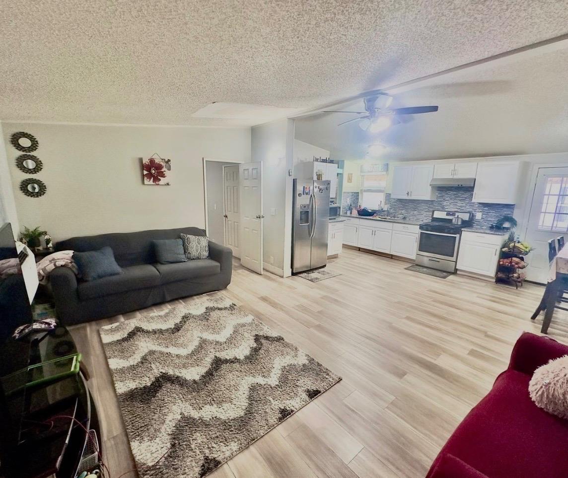 2575 S Willow Ave #15, Fresno, CA 93725