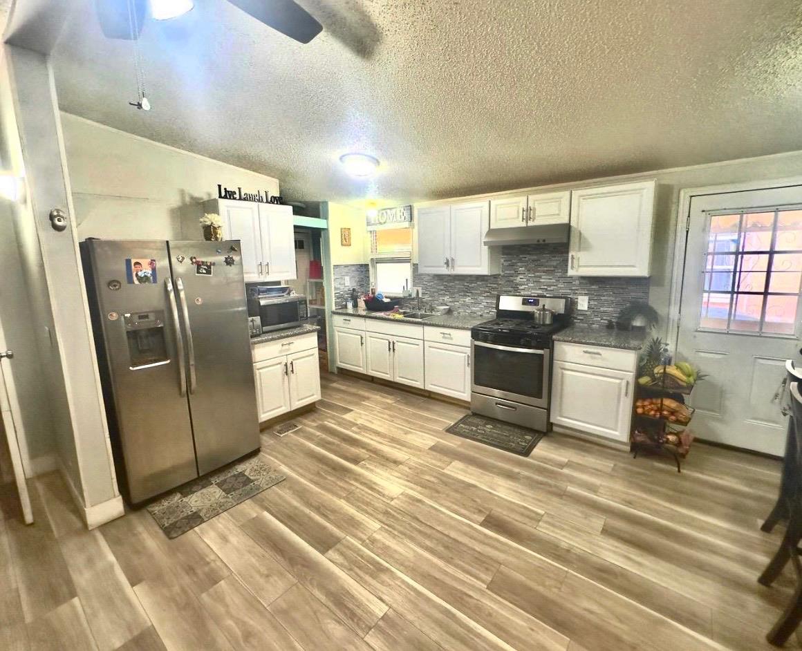 2575 S Willow Ave #15, Fresno, CA 93725