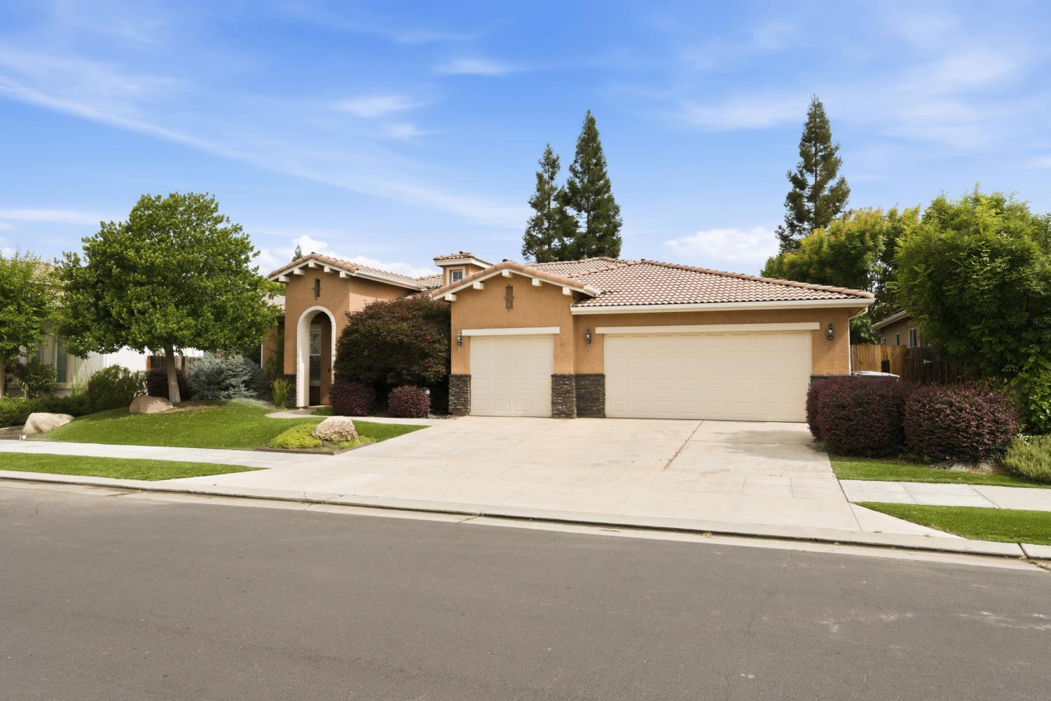 3063 Everglade Ave, Clovis, CA 93619