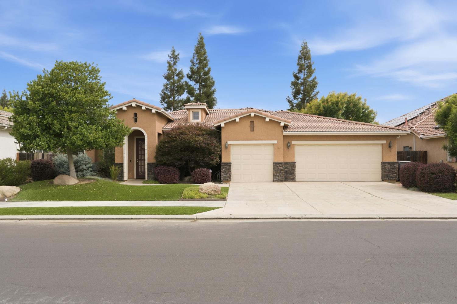 3063 Everglade Ave, Clovis, CA 93619