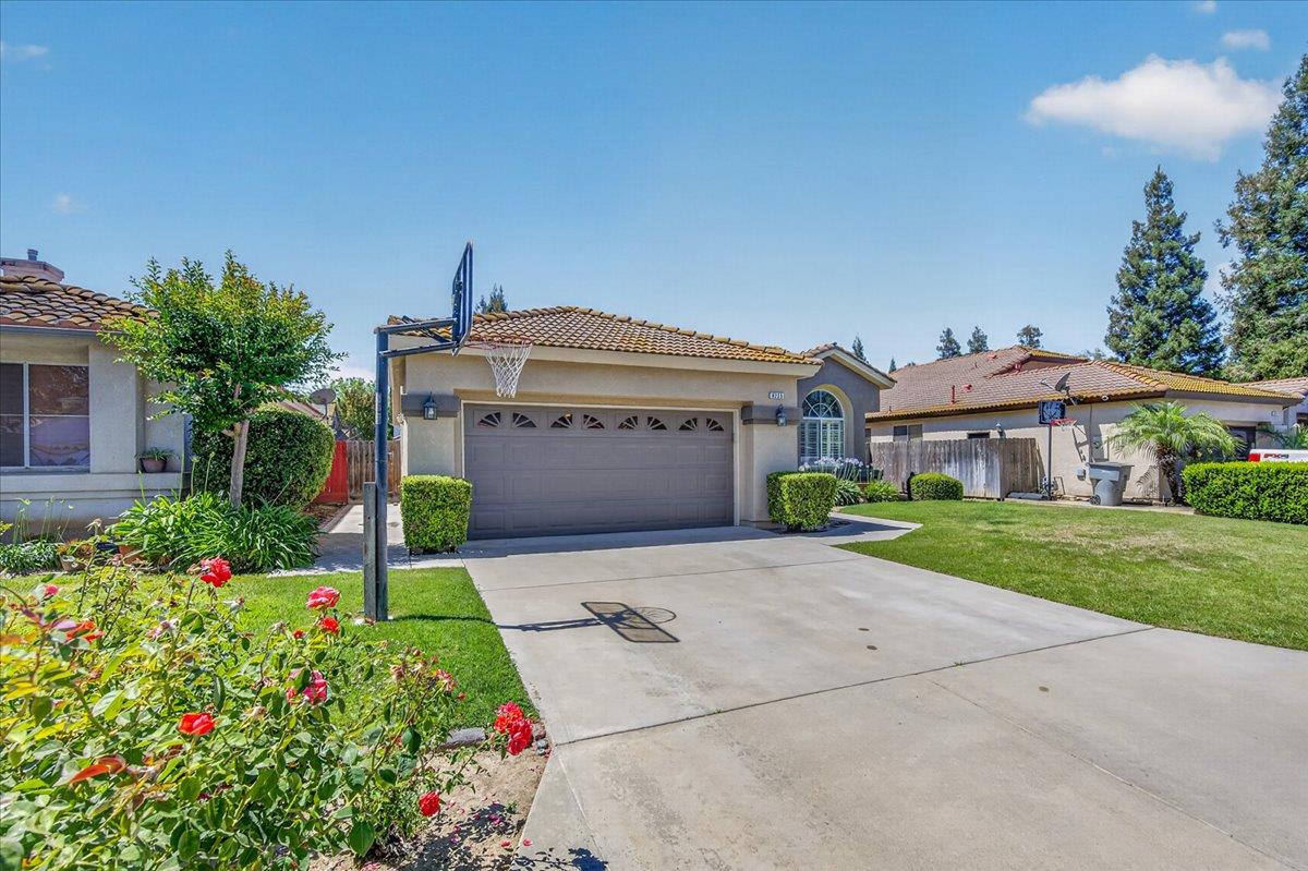 6235 W Chennault Ave, Fresno, CA 93722