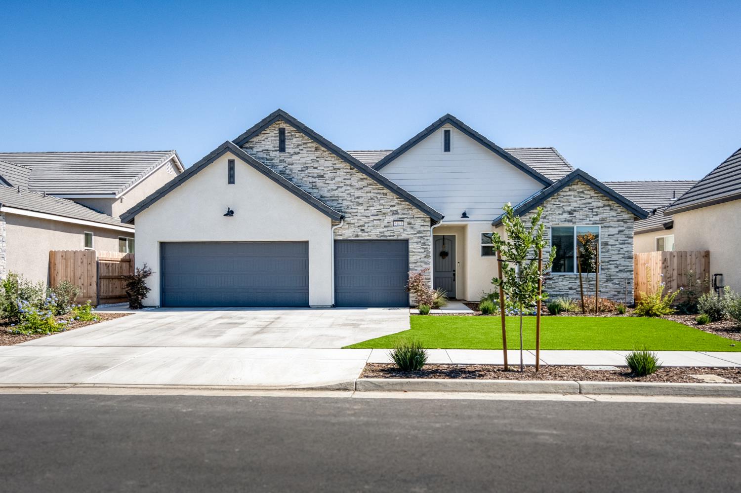 5105 W Delaware Ave, Visalia, CA 93291
