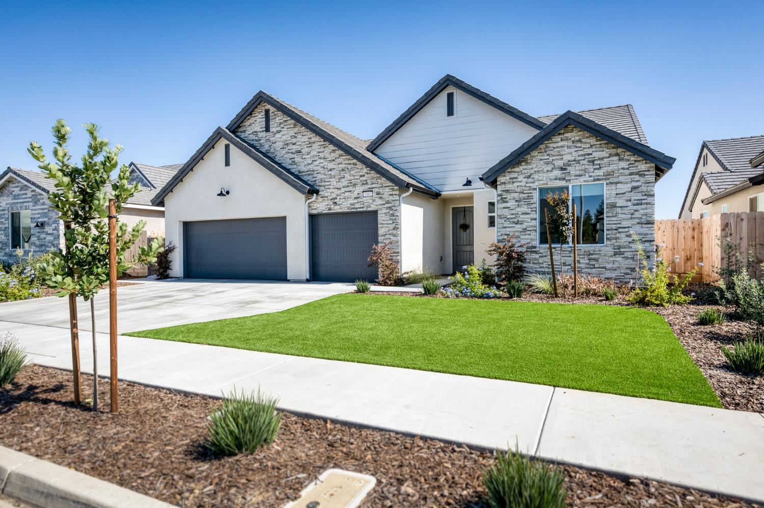5105 W Delaware Ave, Visalia, CA 93291