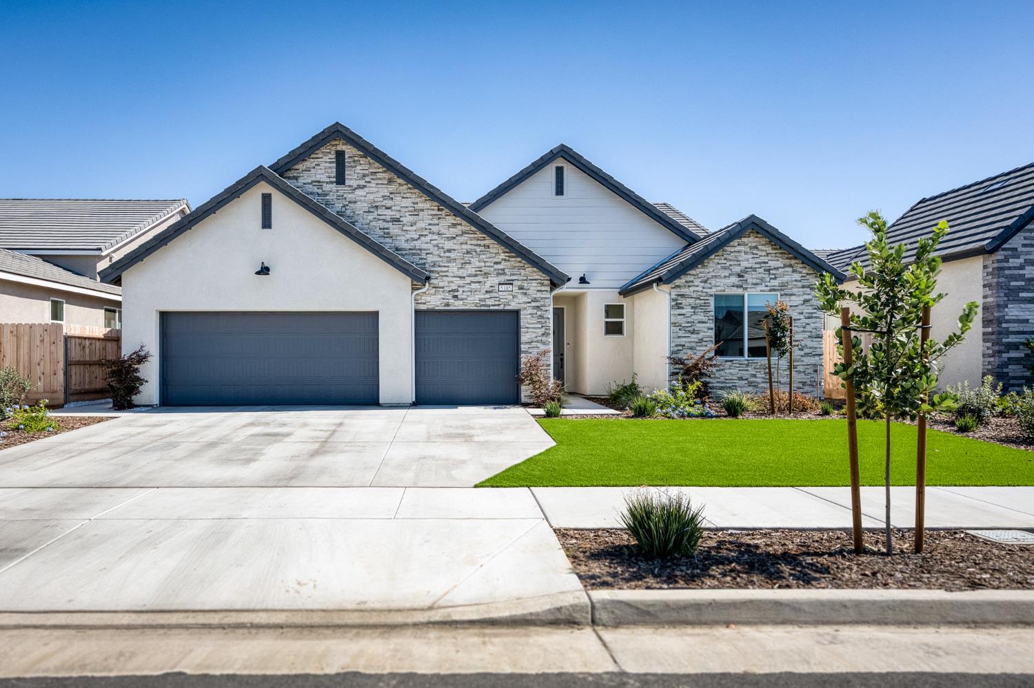 5105 W Delaware Ave, Visalia, CA 93291