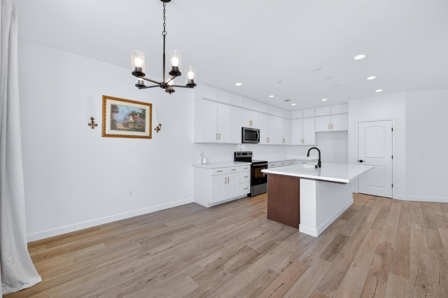 5105 W Delaware Ave, Visalia, CA 93291
