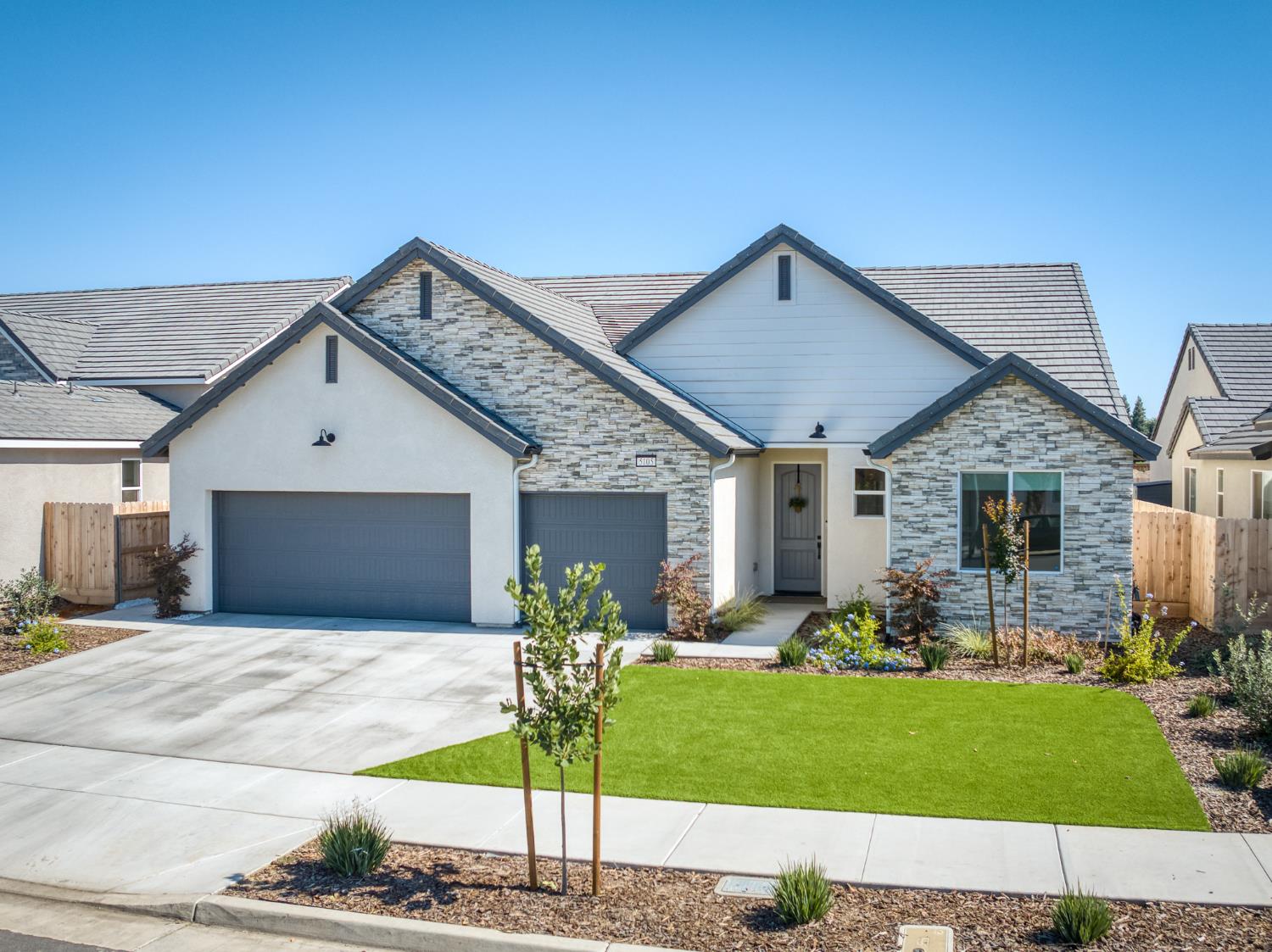 5105 W Delaware Ave, Visalia, CA 93291