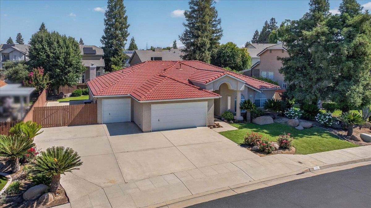 1275 Chennault Ave, Clovis, CA 93611